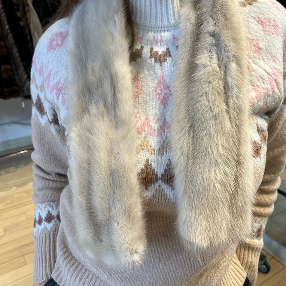 Beige & cool tones mink slit scarf - Picture 3 of 4